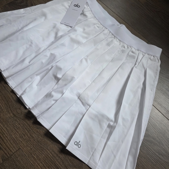 ALO Yoga White Pleated Mini Skirt - Picture 2 of 5